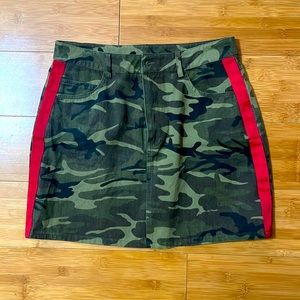 🇺🇸Forever 21 Miniskirt. Camo size M